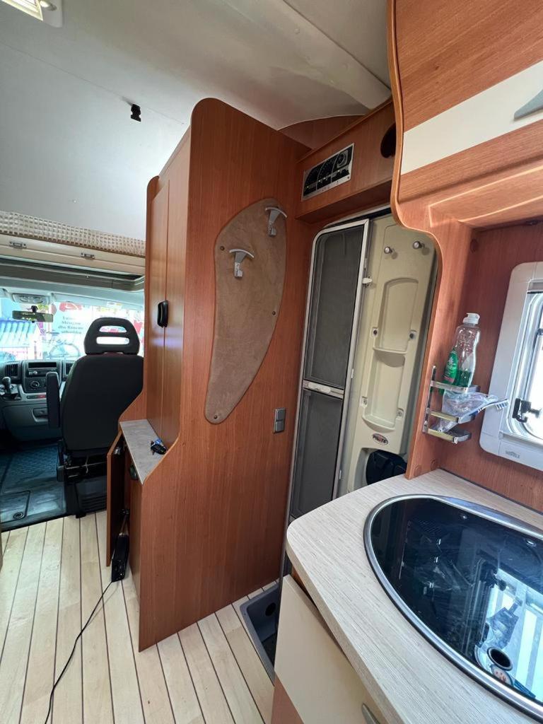 Camper Rent Motorhome Albanian Tirana Esterno foto